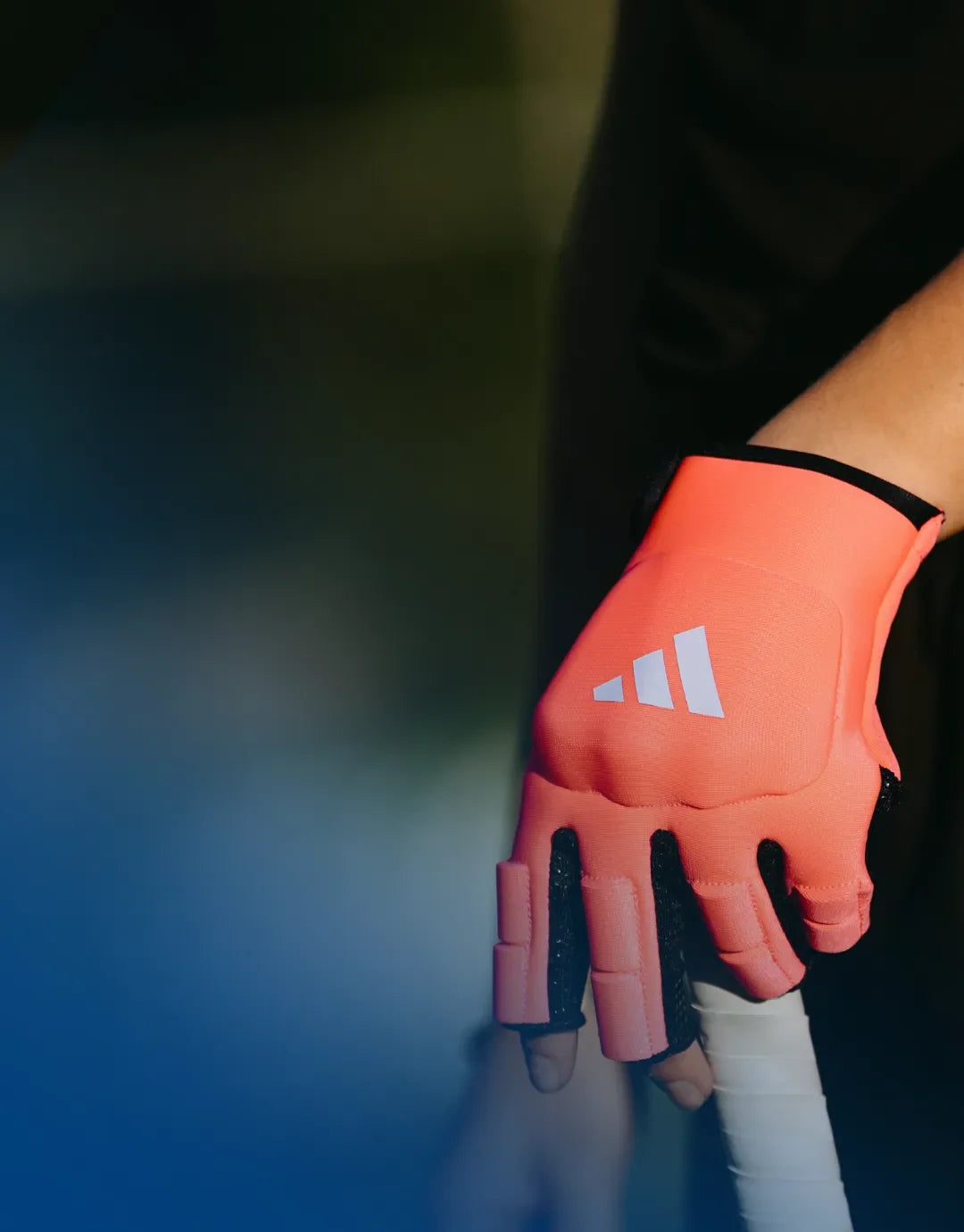 Foto van Roze Hockeyhandschoen gedragen van het merk Adidas